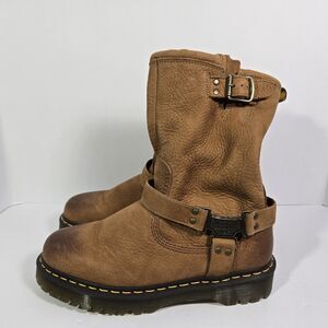 Dr. Martens | Shoes | Dr Martens Buckle Exclusive Lug Sole  display picture 1
